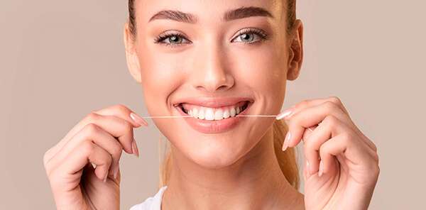 como se usa el hilo dental