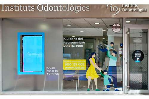 Entrada clínica dental IO Mataró