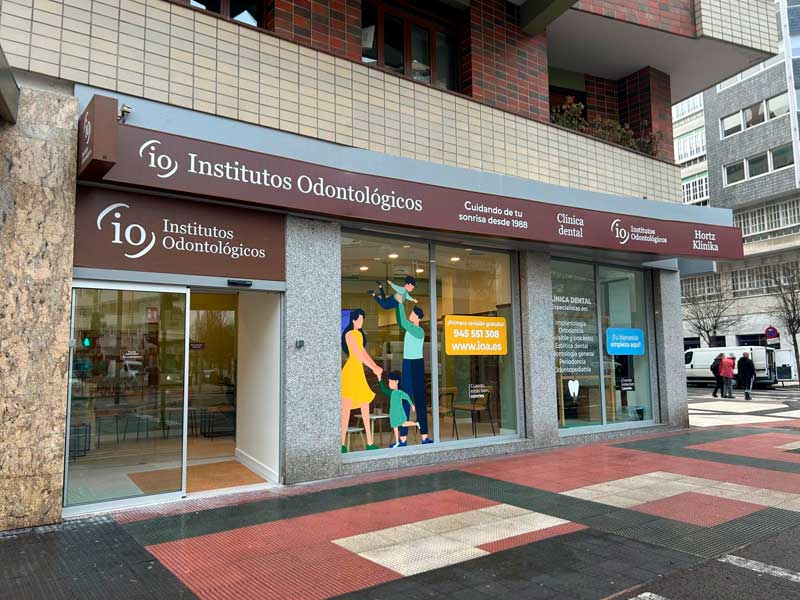 Entrada nueva clínica IO Vitoria